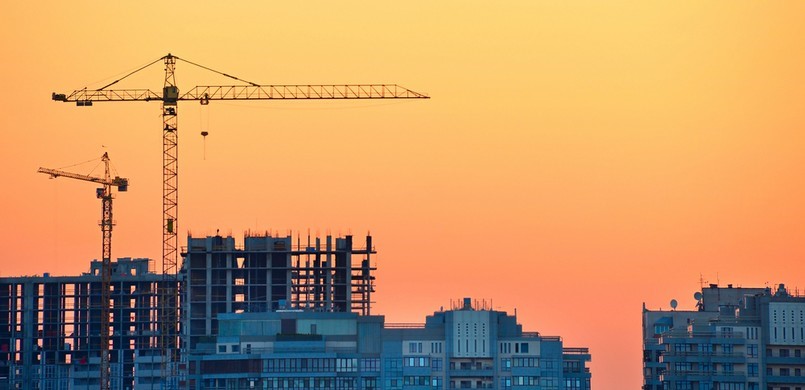 Chantier à la tombée de la nuit